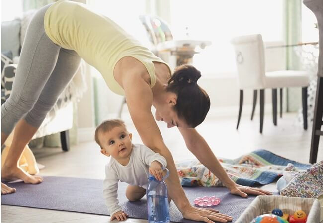 Tập thể dục nhẹ nhàng giúp mẹ cải thiện khô hạn sau sinh